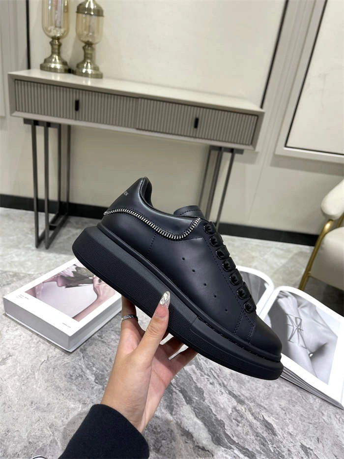Alexander McQueen Oversized Classic 2580